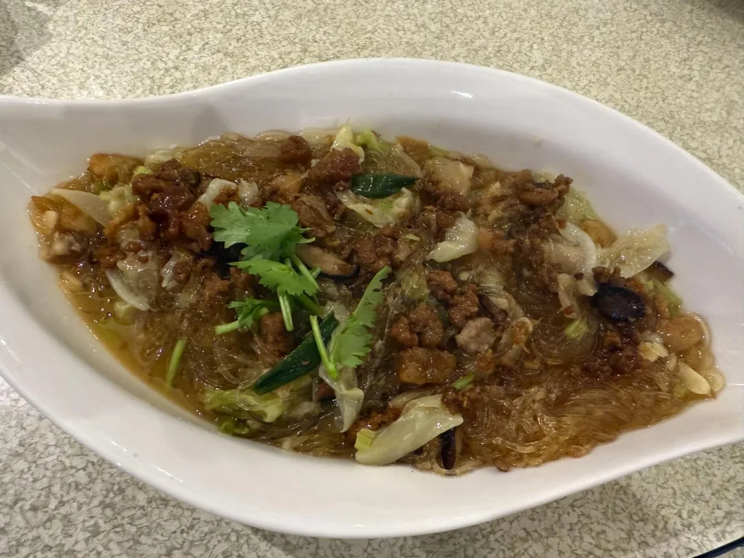 古早味炒冬粉油滑不乾，肉臊香味四溢。（圖／黃宏輝提供）