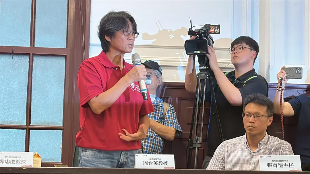 周台英哽咽道歉。（圖／塗豐駿攝）