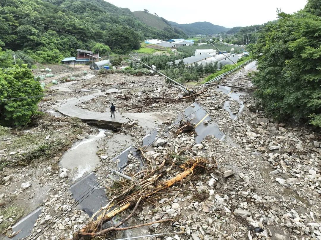 南韓連日暴雨引發嚴重災情。圖為16日拍攝狀況。(圖/美聯社)