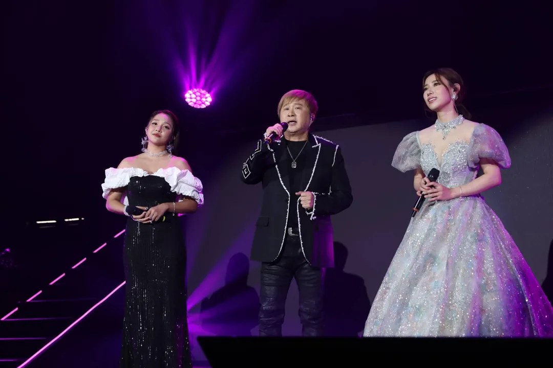 胡瓜(中)與賴慧如(左)19日擔任陳怡婷(右)的演唱會嘉賓。(圖/寶吉祥集團提供)