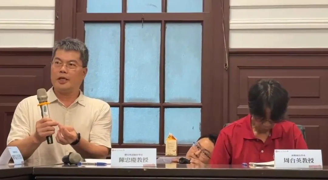 台師大女足抽血案計畫主持人陳忠慶教授（左）及女足教練周台英教授（右）。（圖/塗豐駿攝）