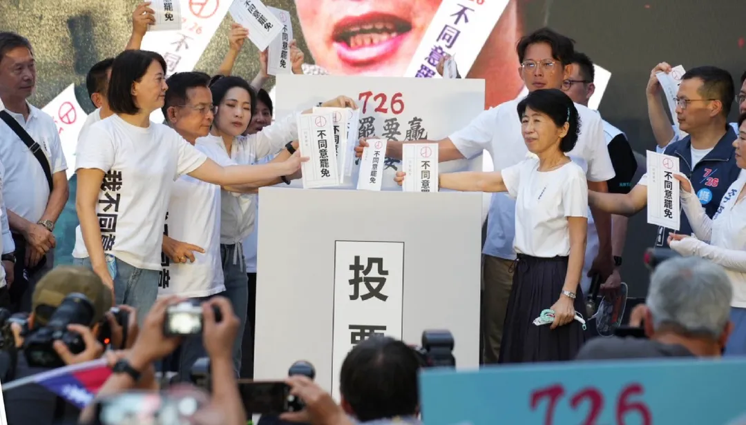 港媒認為,小草對綠營的恨意,代表著出門投票的動機提高,但投票率仍是藍委的劣勢。(圖/翻攝自民眾黨臉書)