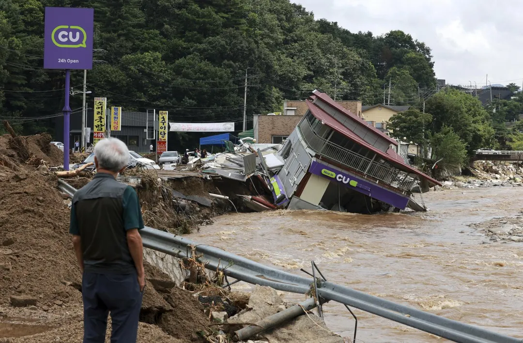 南韓連日暴雨造成嚴重災情。（圖／美聯社）