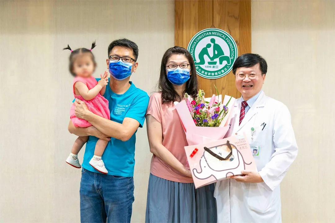 歷經11年求子,小如夫妻終於在彰基團隊細心照護下迎來34週早產的健康寶寶,見證醫療與希望交織的感動時刻。(圖/彰化基督教醫院提供)