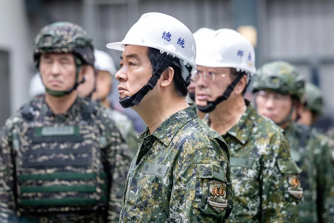 今年4月，賴清德宣布調升志願役勤務加給、戰鬥部隊加給；6月，調升網路戰加給；7月，調升戰航管加給及電偵加給。這些調整都已經正式生效，實質增加官兵薪資。（圖/總統府提供）