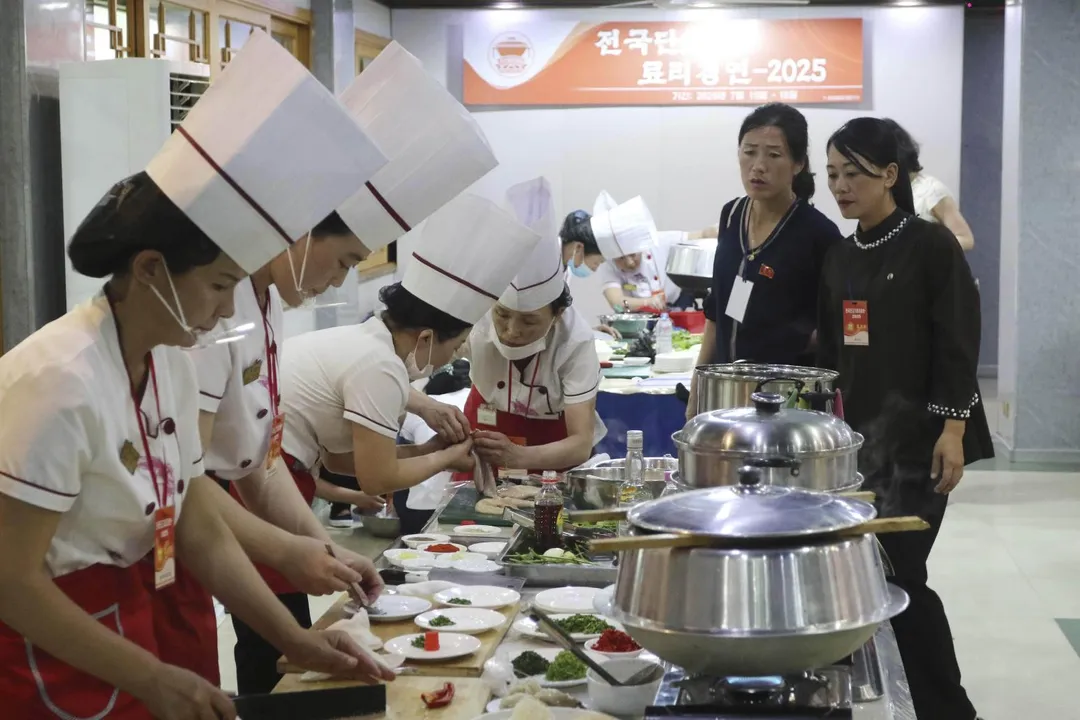 北韓首都平壤去年7月舉辦狗肉烹飪大賽,全國約200名廚師同場較勁。(圖/美聯社)