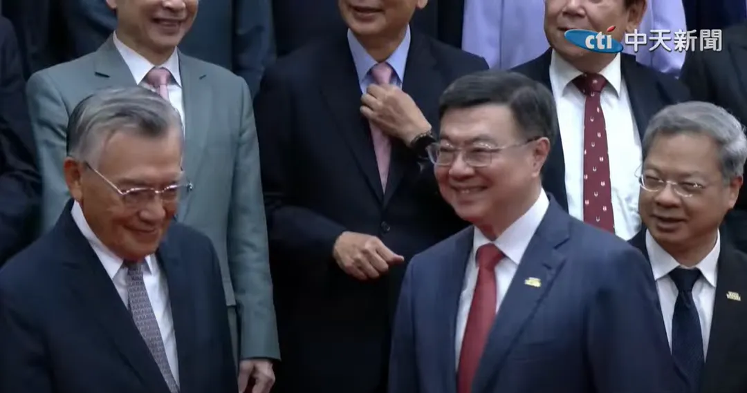 面對媒體詢問關稅談判是否有最新結果和進度等相關議題，卓榮泰笑而不答僅強調「會議要開始了」。（圖/中天新聞）