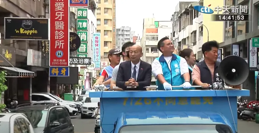 韓國瑜今赴台中陪同黃健豪車掃反罷免。(圖/中天新聞)