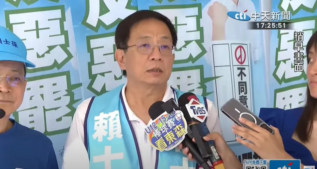 前台大校長管中閔笑虧賴士葆因為你是雜質。（圖／中天新聞）
