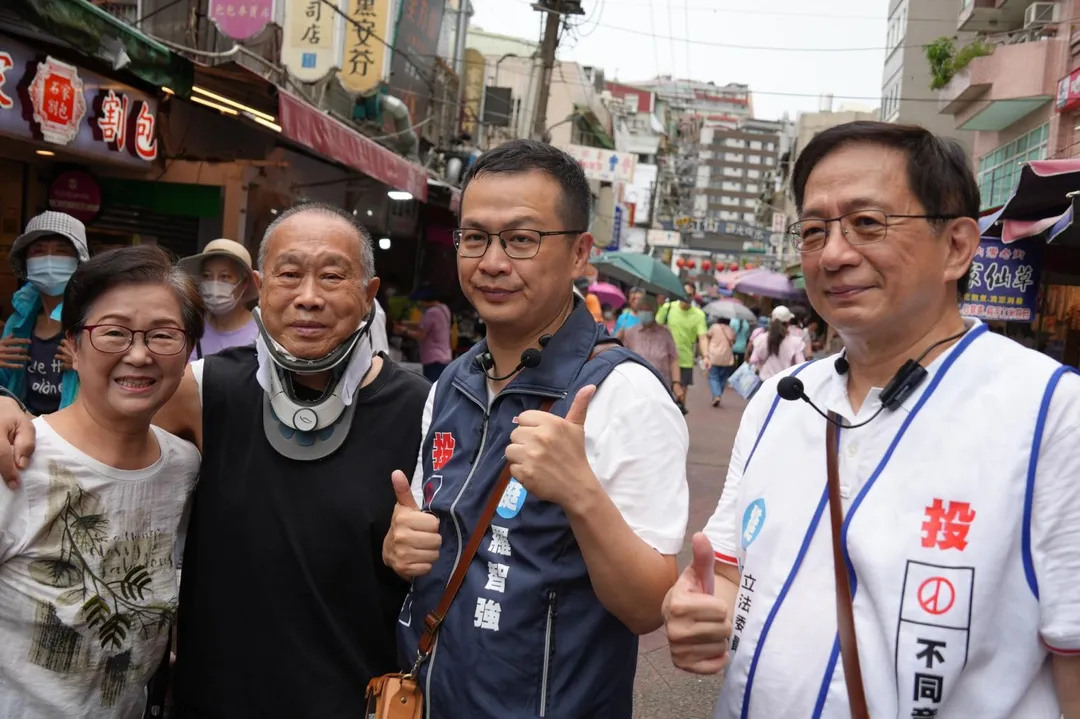前台大校長管中閔也為羅智強站台。(取自羅智強臉書)