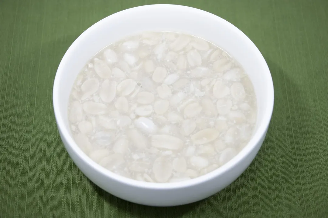 在甜湯品部分，邱筱宸醫師特別提到花生仁湯。她解釋，花生本身是優質脂肪與蛋白質的來源，但製成甜湯後會添加大量糖分，一碗的熱量可高達400至500大卡。（示意圖／翻攝自免費圖庫photo-ac）