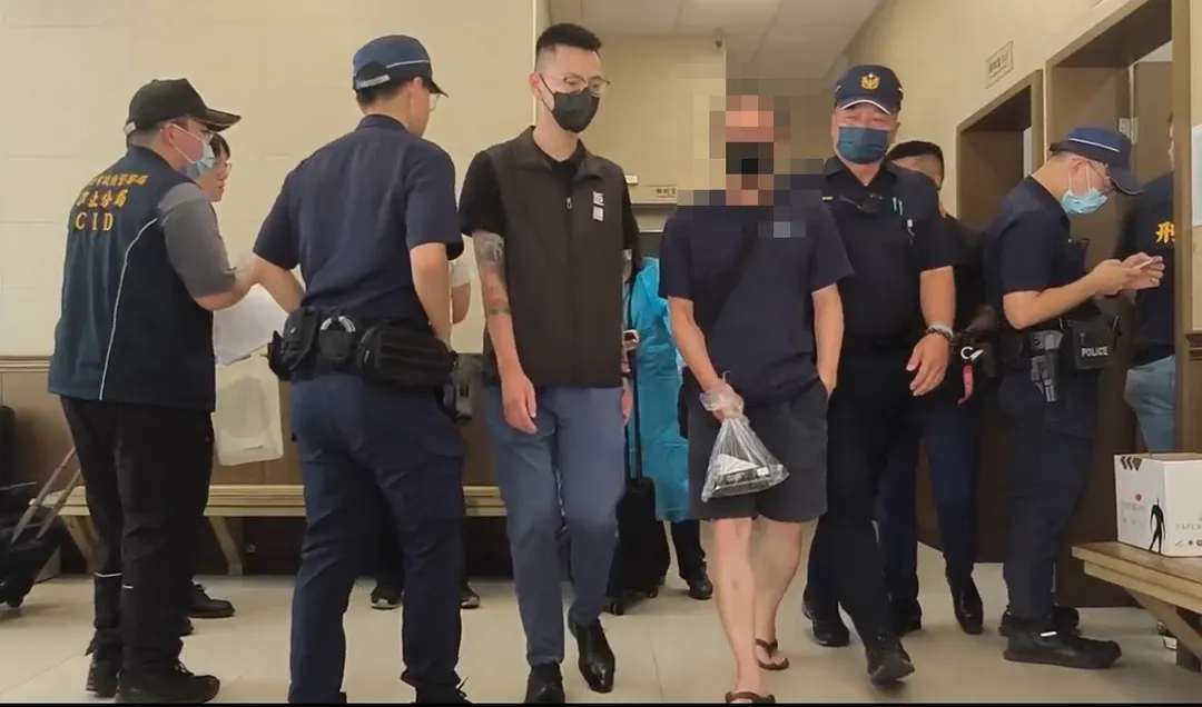 死者長子下午前往殯儀館相驗。（圖／翻攝畫面）
