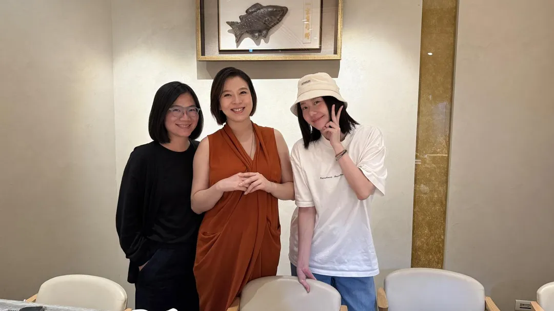 劉品言（中）日前上張景嵐（右）的Podcast節目。（圖／《好丫》提供）