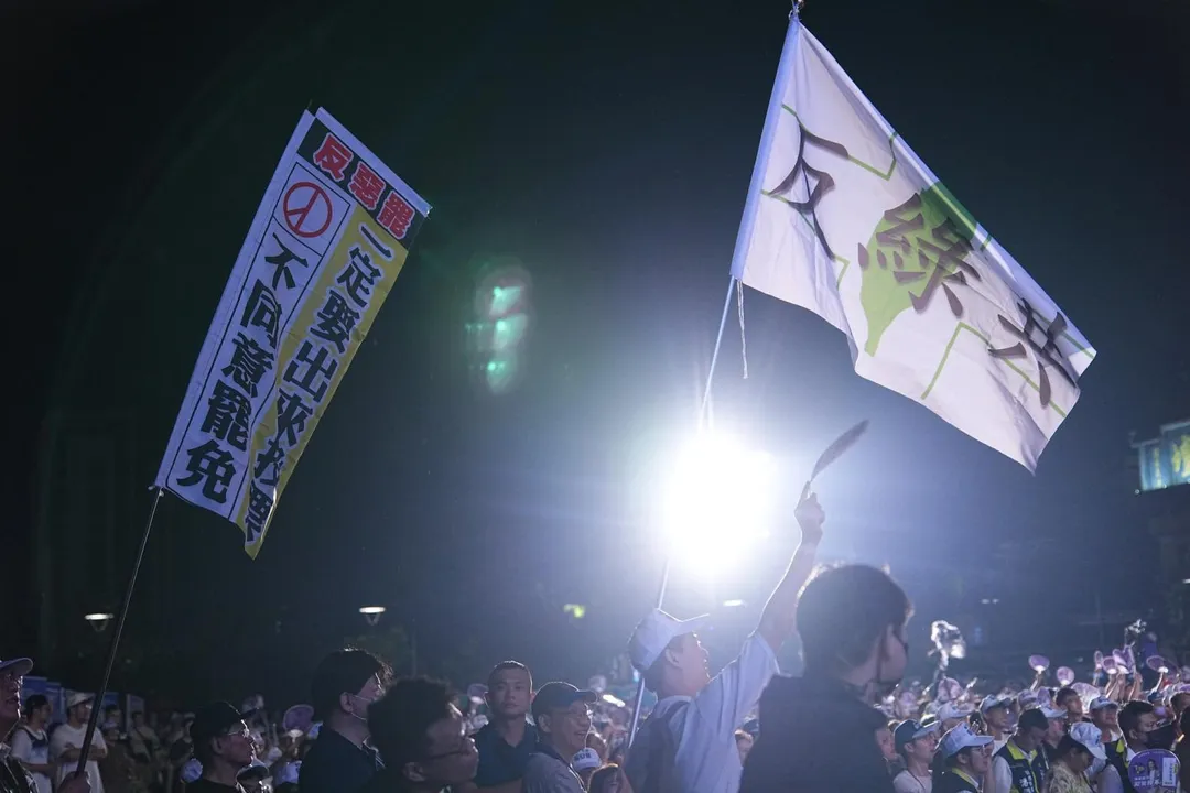 鍾東錦呼籲選民們一定要投下不同意罷免票。（圖／鍾東錦臉書）