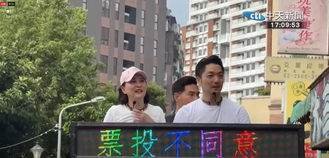 這次是蔣萬安第10度陪同王鴻薇車掃。（圖／中天新聞）