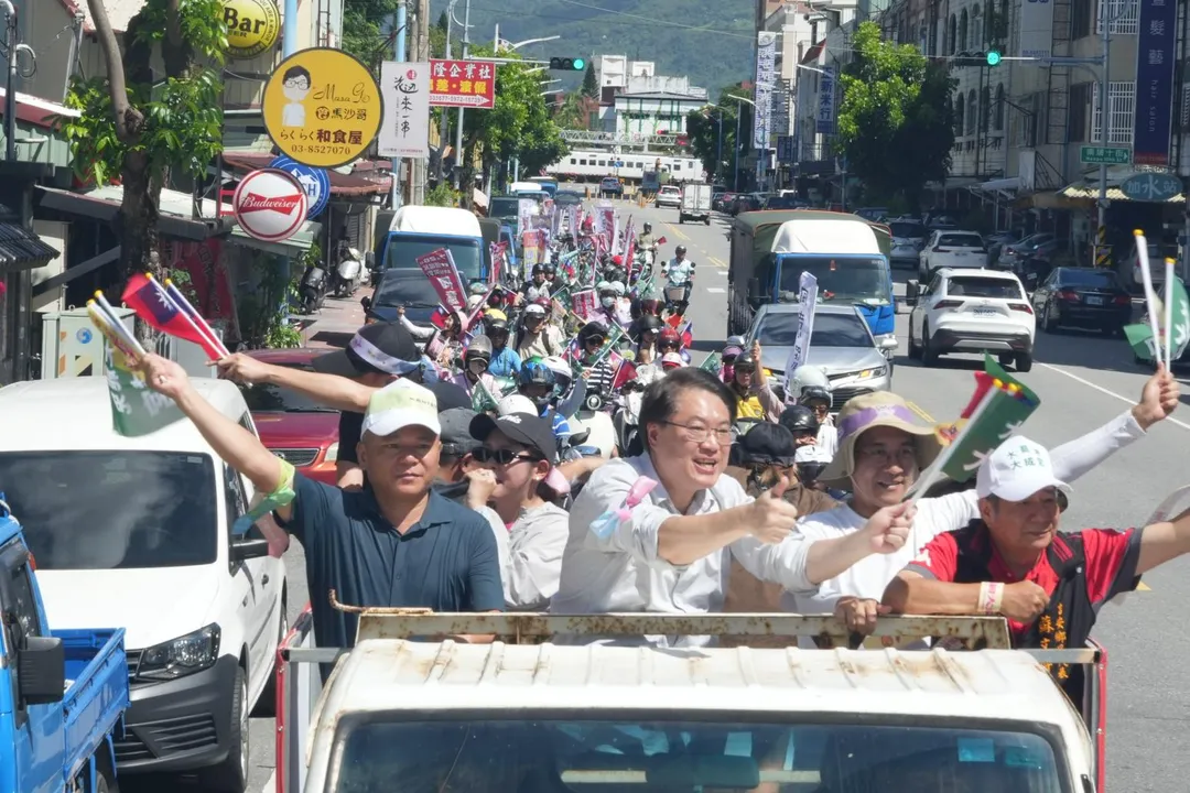 據說2025年8月2日,中部罷免團體即將召開記者會,意圖以「致敬黨外運動」之名,為其政治議程披上歷史正義的華服。(示意圖/民進黨提供)