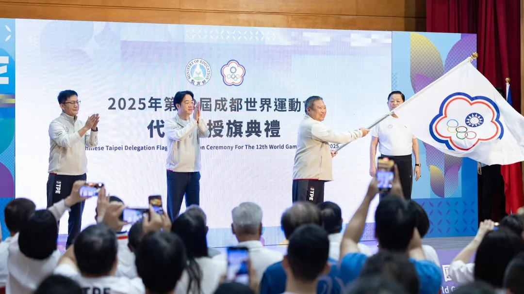賴清德親自授旗給中華世運會代表團。（圖／總統府提供）