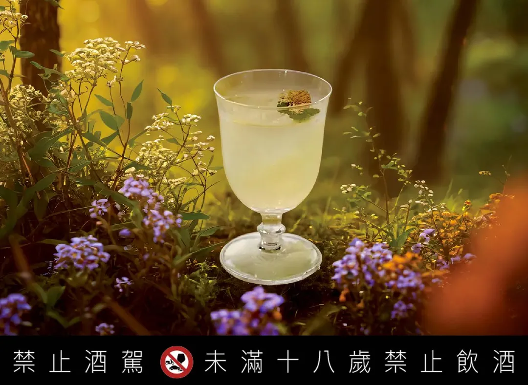圓山首度聯名亞洲50大酒吧之一的「BAR MOOD Taipei 吧沐」，推出限量「覓到by吧沐酒吧特調兌換券」，每杯只要300元，輕鬆品嚐國際級調酒。圖為青鳥信使。（圖／圓山大飯店提供）