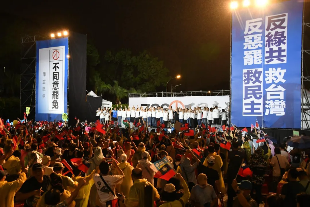 據現場主辦單位統計，現場湧入的人數突破15萬人，現場旗海飄揚，非常壯觀。（圖/國民黨提供）