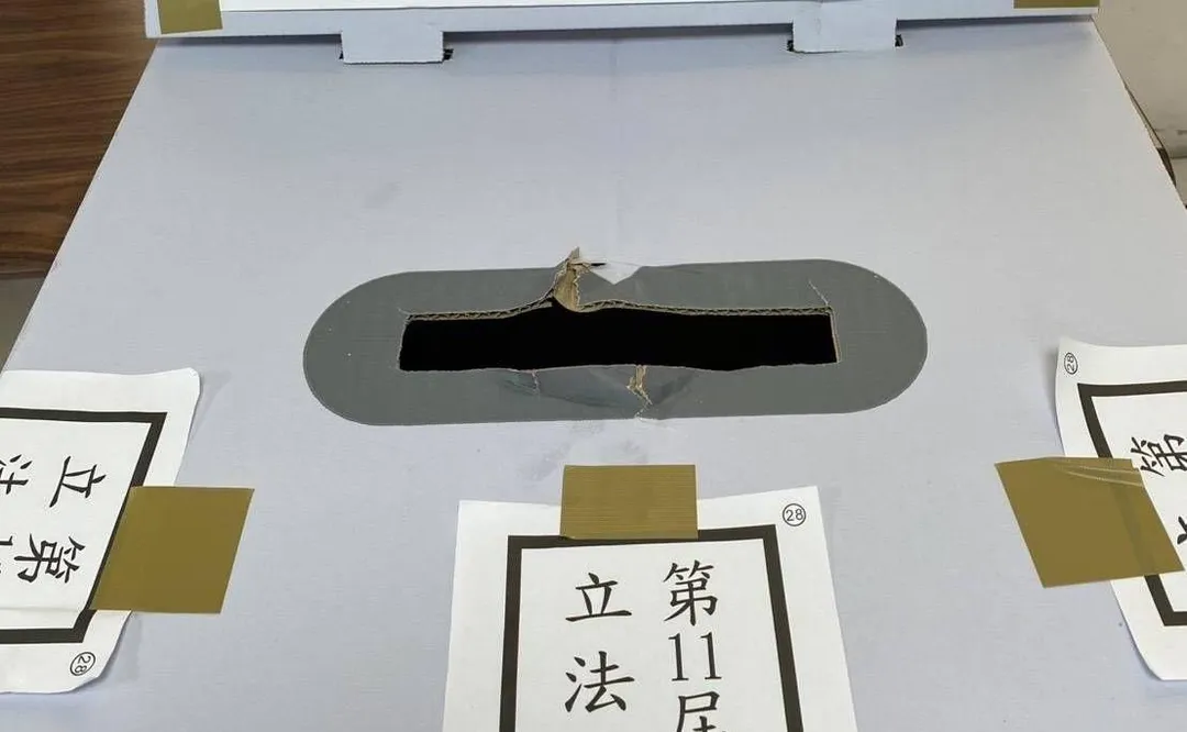 男子毀損的票匭。（圖／翻攝畫面）