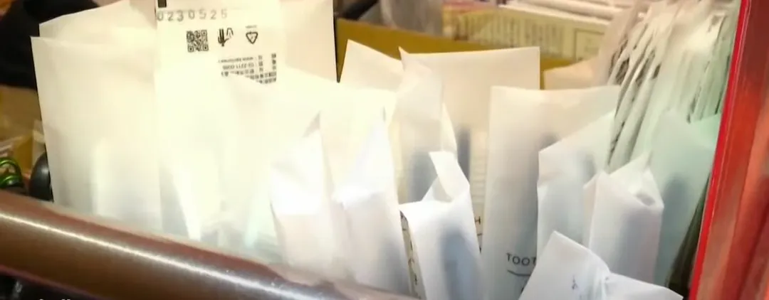 觀光署強調，民眾若未自備個人衛生用品，可向旅宿業提出需求，由業者決定是否免費提供或販售。（示意圖／中天新聞）