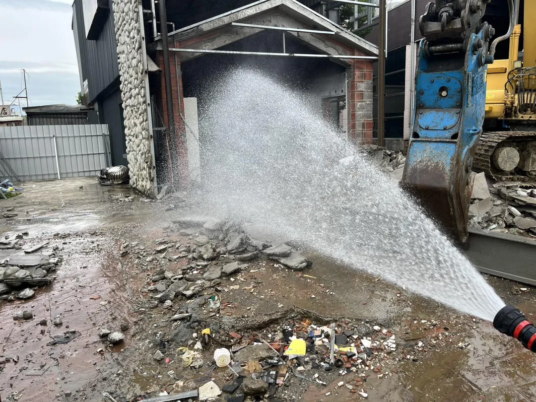 下午2點32分完成止漏作業，後續由瓦斯天然氣公司處理，消防人員收拾裝備準備返隊。（圖/台南市消防局提供）