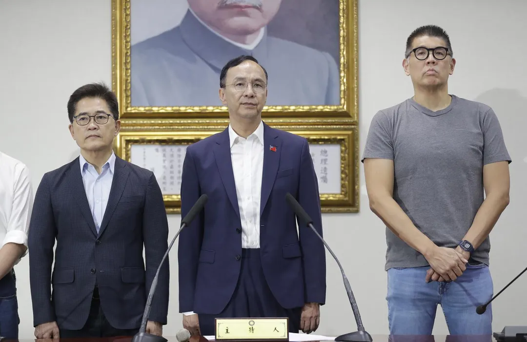 國民黨黨主席朱立倫26日晚間在中央黨部舉行記者會，針對罷免結果發表談話。（圖／美聯社）