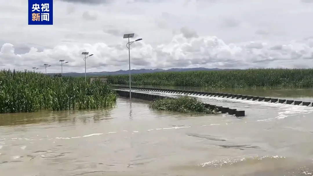 山西大同市天鎮縣多地道路淹水，目前雨勢已歇。（圖／翻攝微博「央視新聞」）