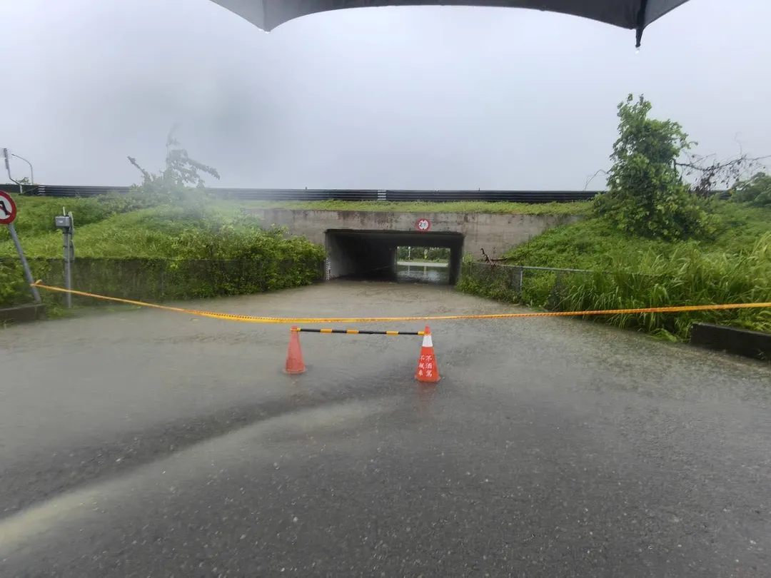 部分道路積水無法通行。（圖／翻攝自嚴珮瑜 鹿草新動力）