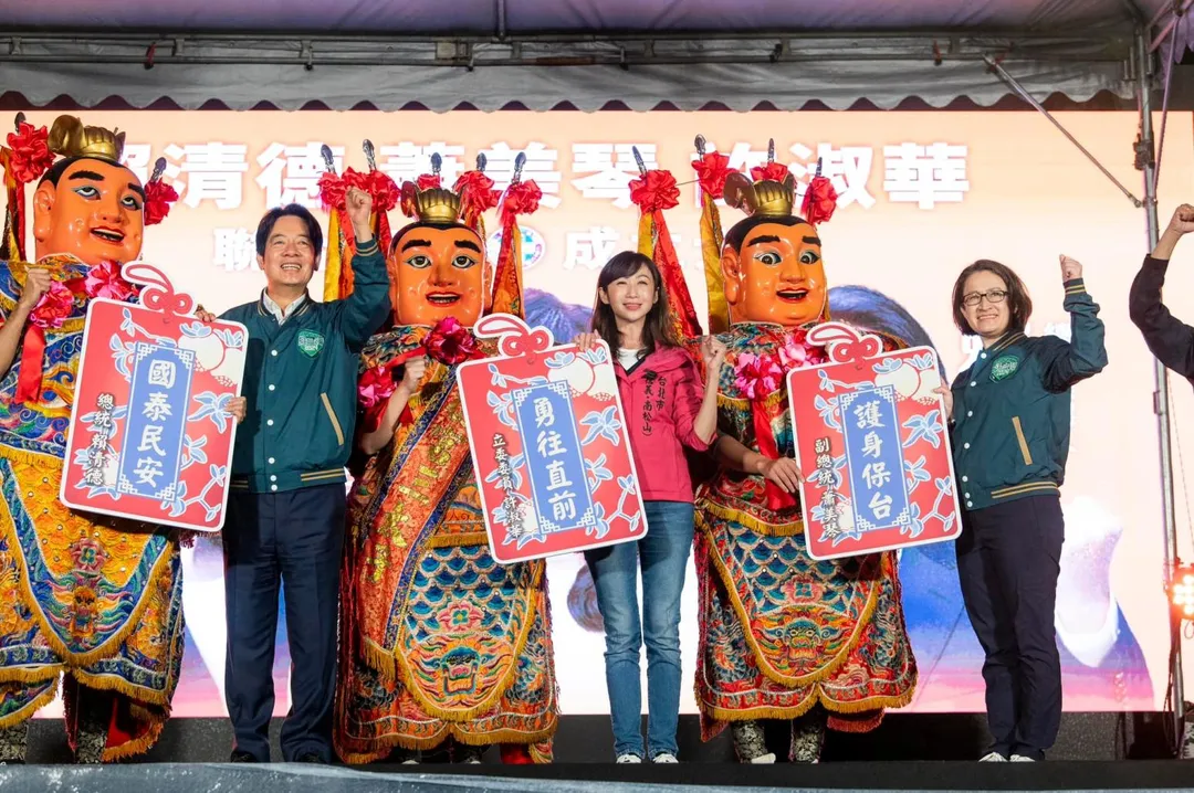 民進黨議員許淑華（中）。（圖／擷取自許淑華臉書）