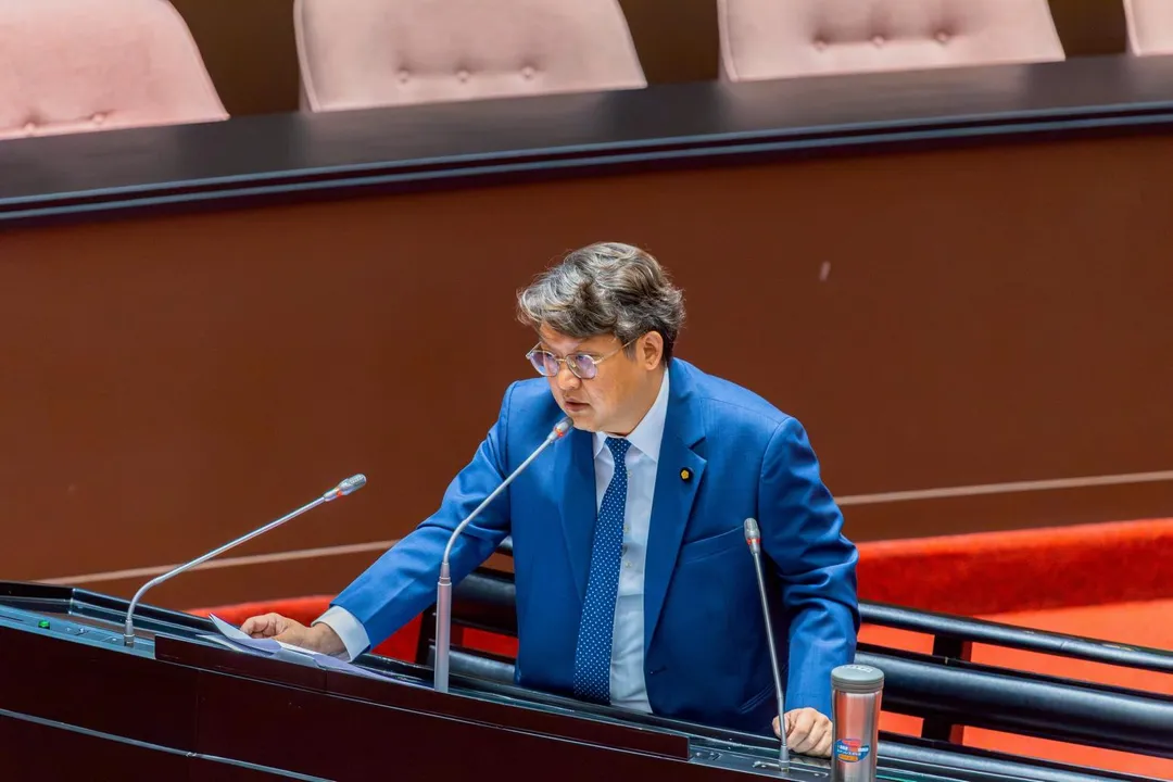 黃建賓今表示，有心人士從未放棄在台東海岸推動風電，他呼籲立即停止。 （圖取自黃建賓臉書）