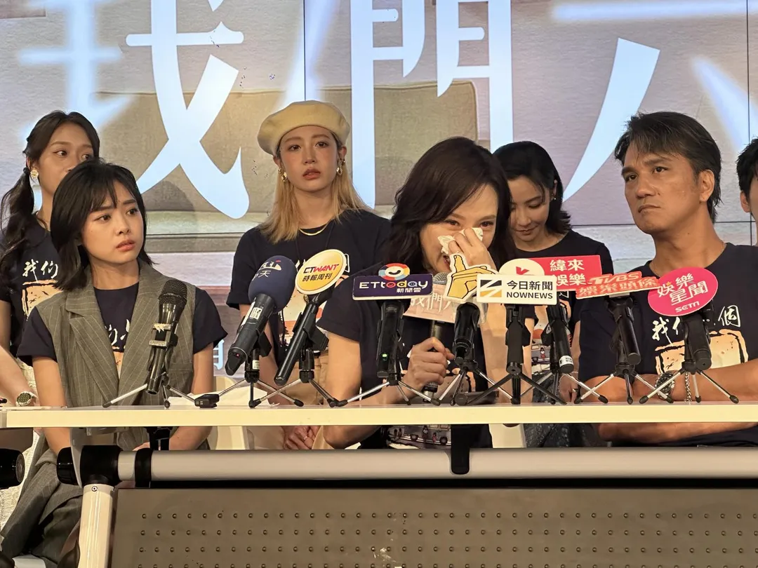 天心在首映會現場見到3位原型人物難忍情緒落淚。（圖／記者 伍映澄 攝）