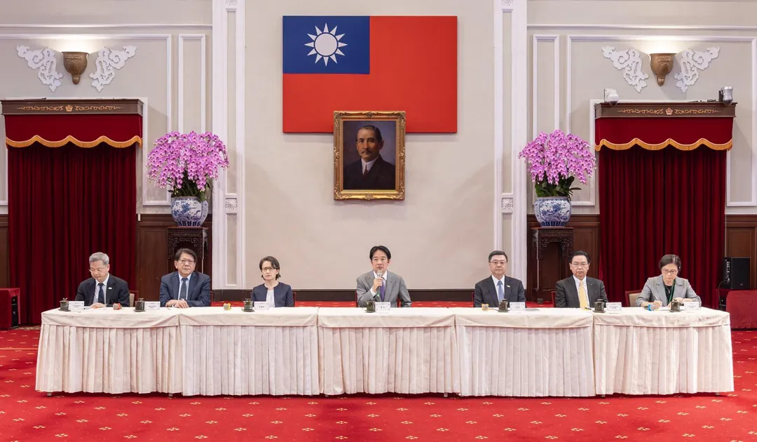 美國對台關稅20％，總統賴清德昨召開記者會說明表示是暫時性關稅，政府還在努力跟美國談判爭取對台灣最有利的稅率。（圖取自潘孟安臉書）