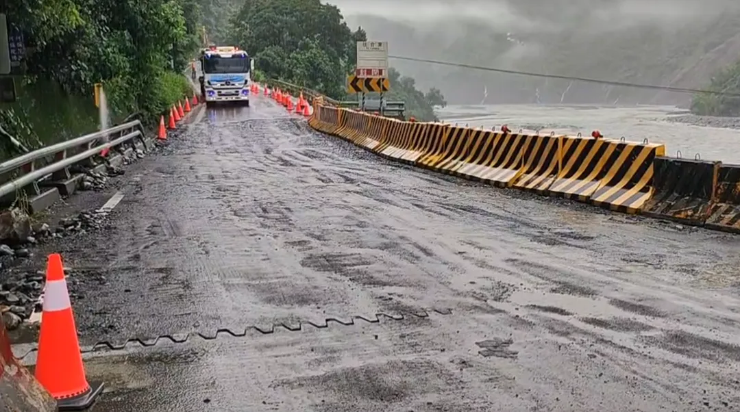 截至中午，全台有9處路段預警性封閉、3處災阻。（圖/中天新聞）