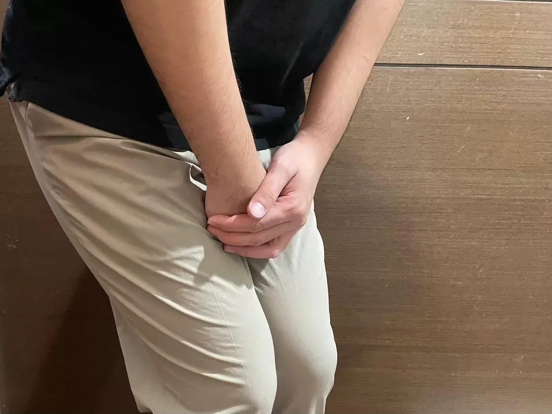 伊朗一名41歲男子因尿失禁,竟連續2周將強力膠滴入尿道嘗試止漏,導致尿道完全阻塞並劇痛。(圖/資料照)
