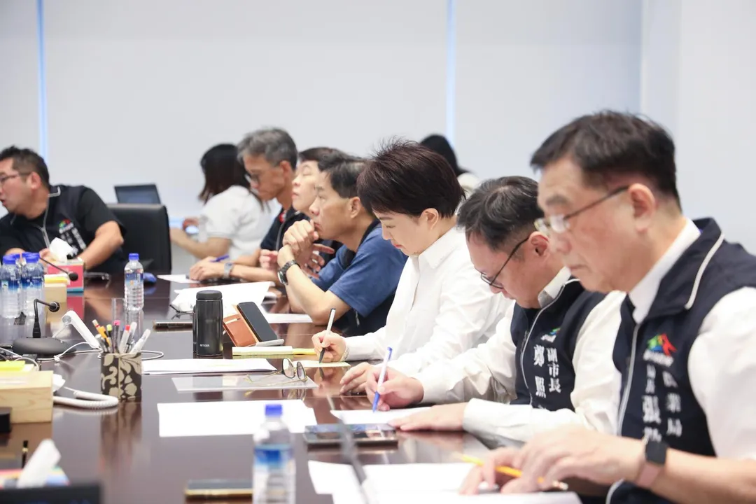 盧秀燕與市府同仁共同參與會議 。（圖／翻攝台中市府官網）