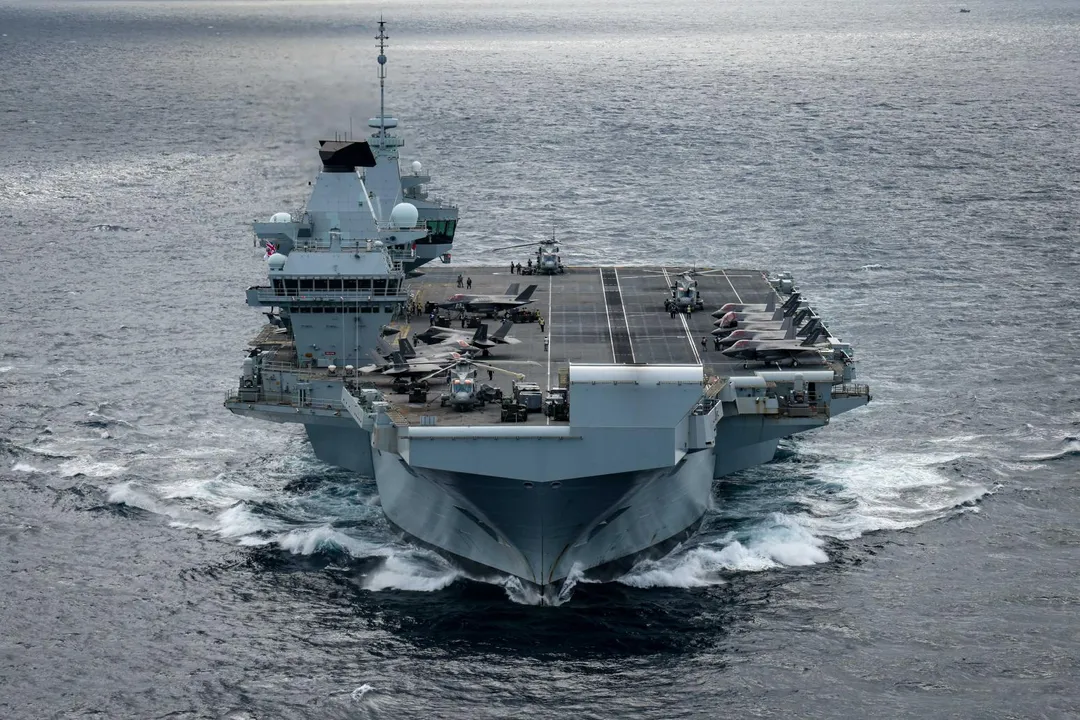 威爾斯親王號航艦，飛行甲板上可見F-35B戰機。(圖/英國國防部)