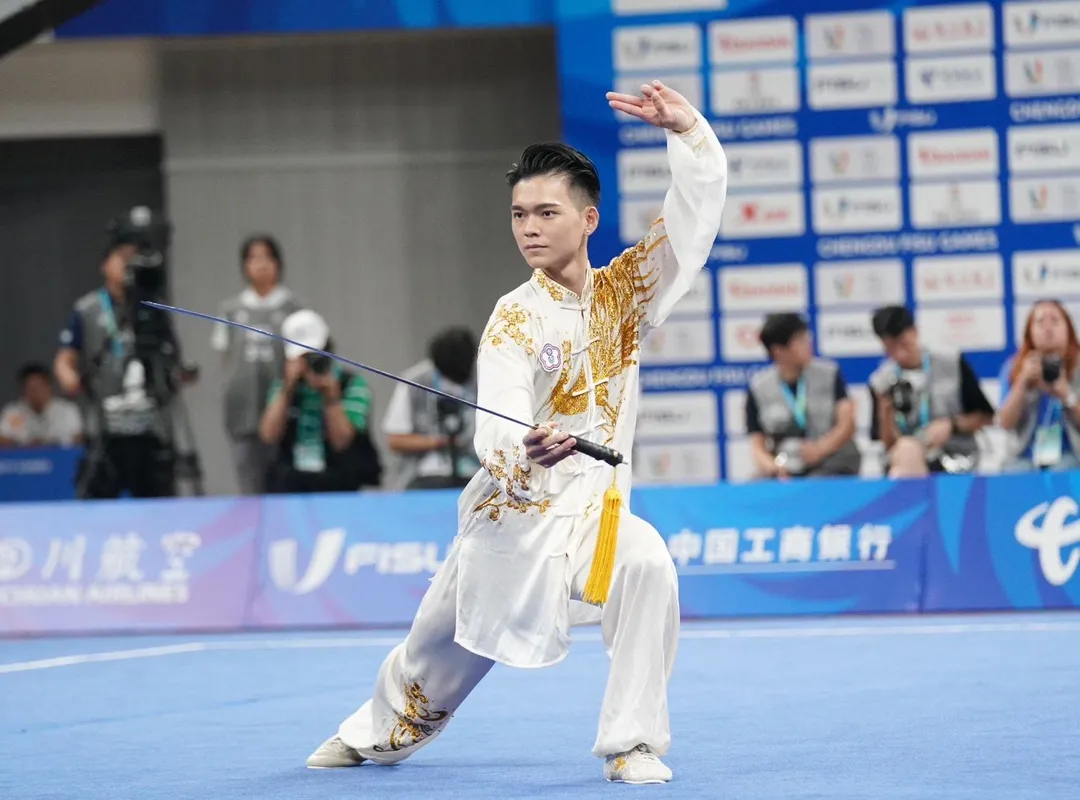 孫家閎擔任成都世運會開幕式掌旗官。(圖/體育署提供)
