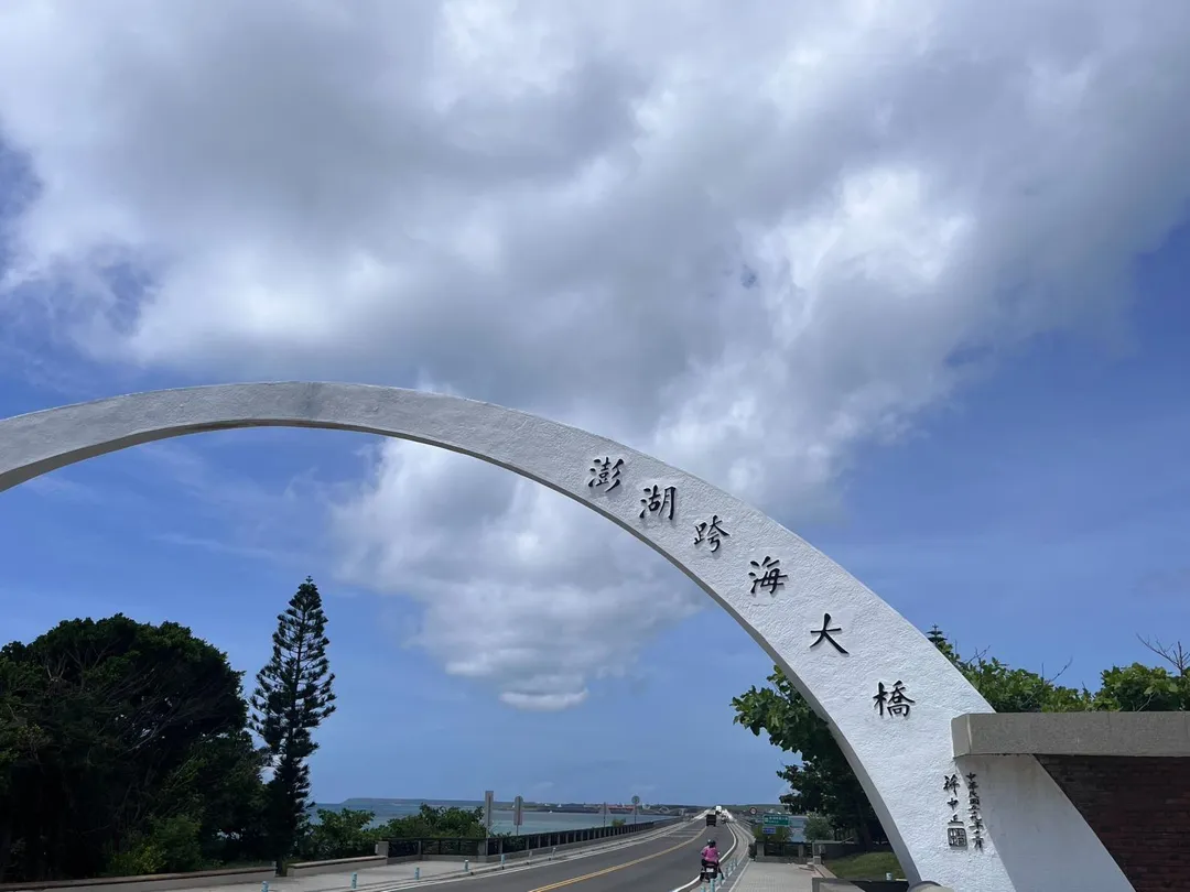 澎湖縣政府近日規劃「冬遊澎湖消費券發行實施計畫」，預計投入4千萬元發放消費券，每位旅客可領取500元。（圖/鄭緯浩攝）