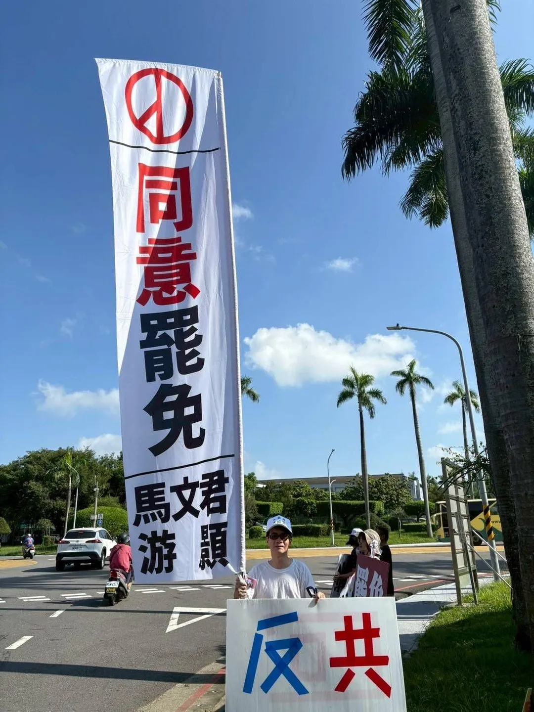 梁文韜打著「游顥恩師」之名加入罷團行列。（圖／梁文韜臉書）