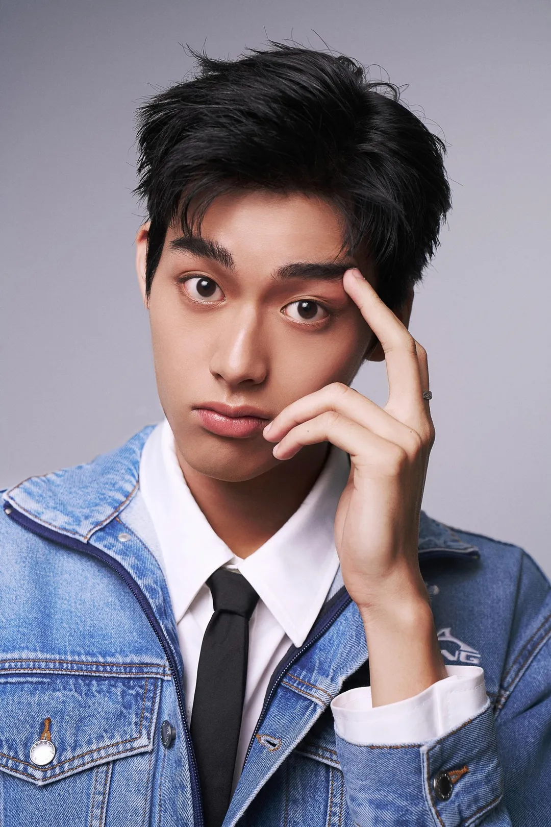 演藝圈20歲新人季凡立擁有亮眼外型，以及188公分的高挑身材，從6000位報名者中脫穎而出。（圖／快樂成長娛樂 提供）