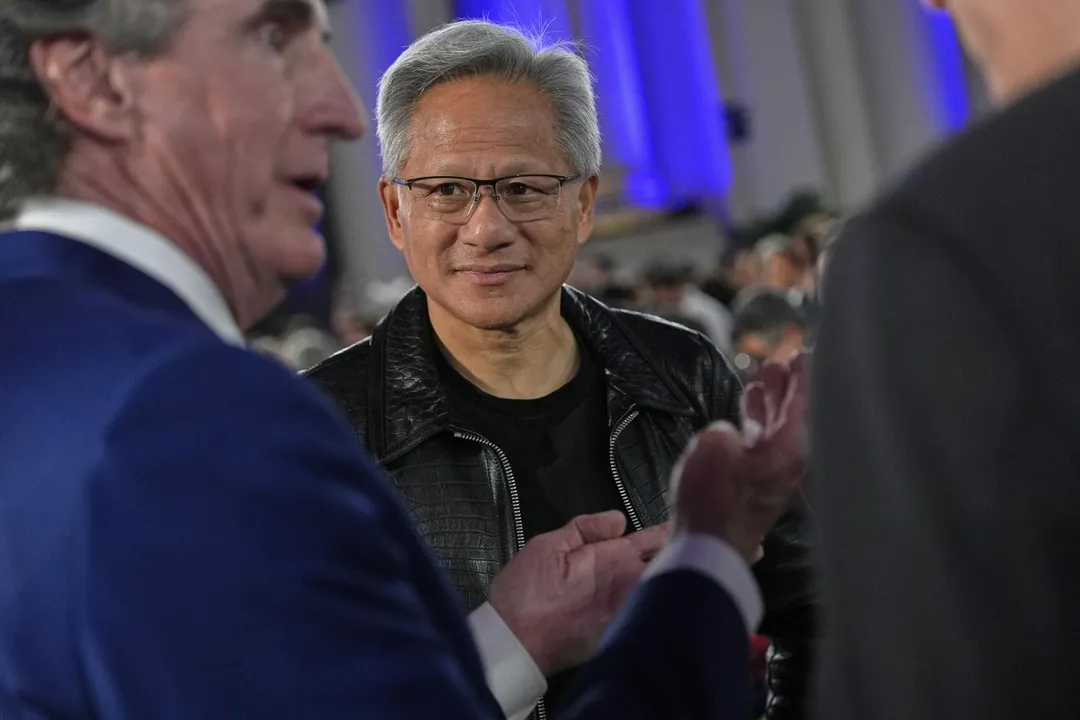 外媒報導,黃仁勳今天造訪白宮,與美國總統川普會面,尚不清楚雙方討論哪些議題。(圖/美聯社)