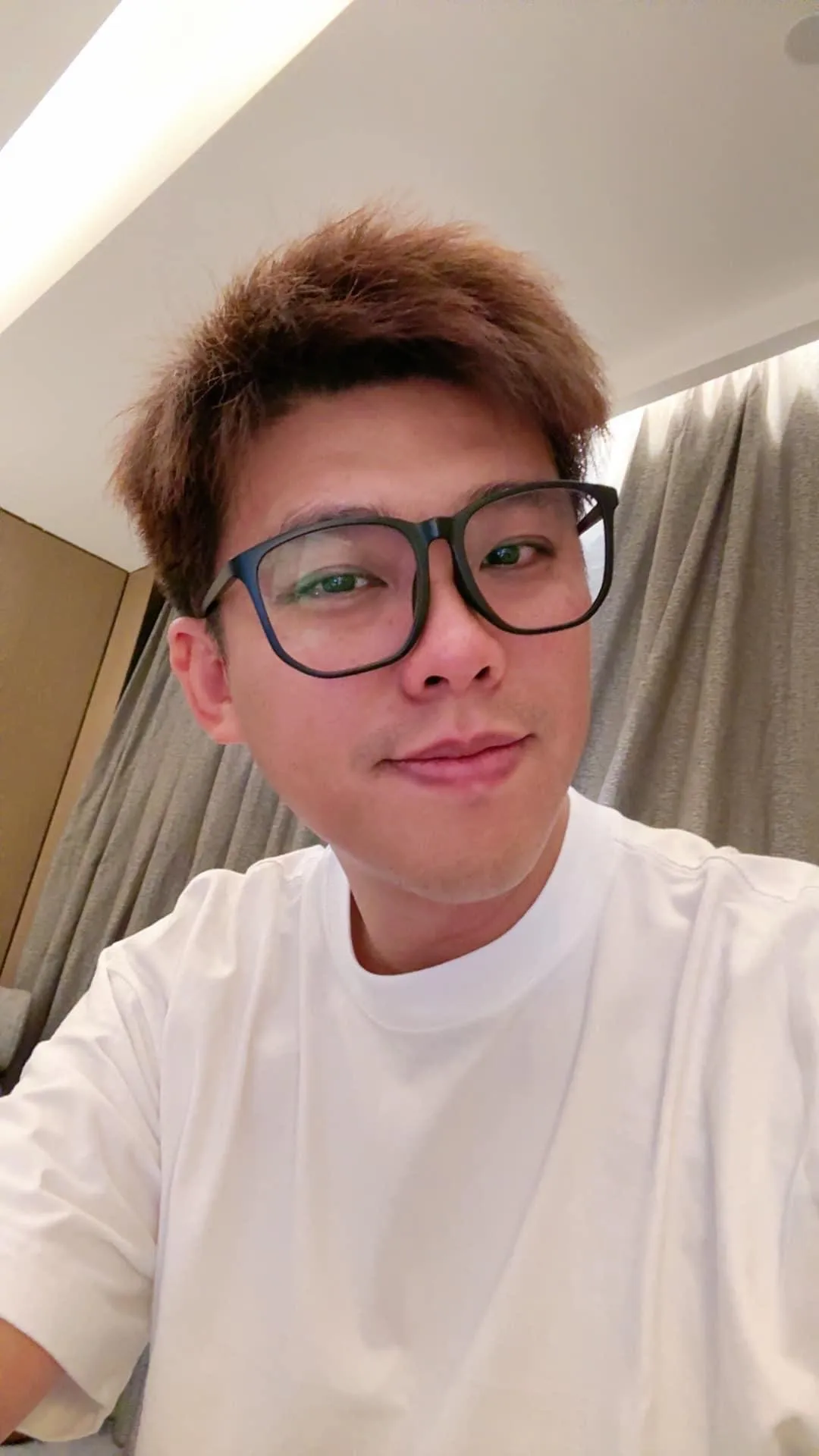 知名狗仔葛斯齊，經常爆料明星八卦新聞。（圖／翻攝自葛斯齊臉書）