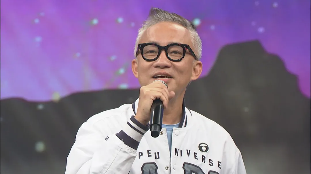 許常德演唱〈思慕的人〉。（圖／中視提供）