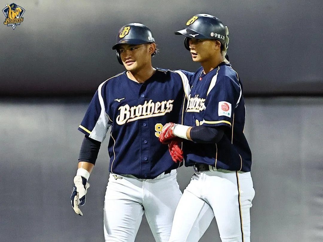 中信兄弟球員岳東華與岳政華。(圖/中信兄弟提供)