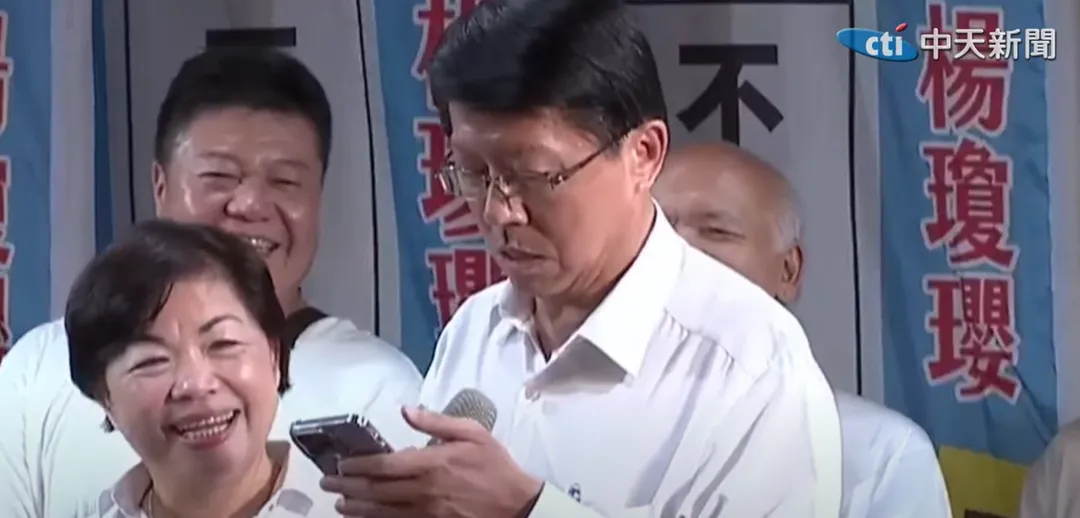 謝龍介打電話給賴清德。（圖／中天新聞）