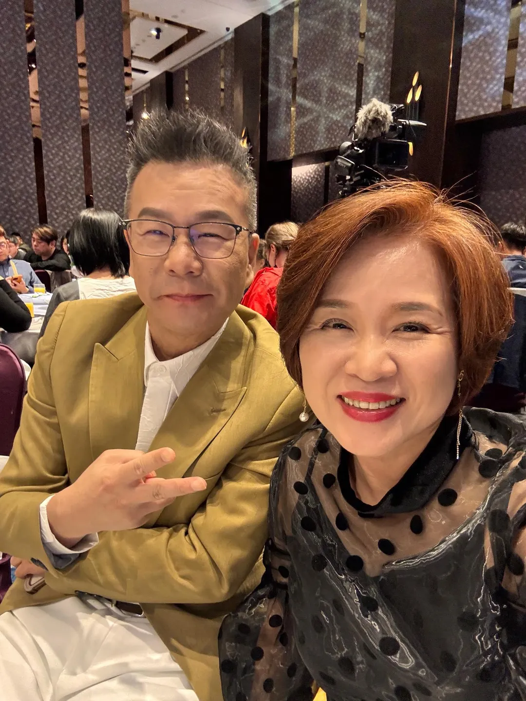 藝人沈玉琳(左)日前宣布確診血癌,曾作為血癌家屬的藝人楊月娥發文為他打氣。(圖/翻攝自楊月娥臉書)