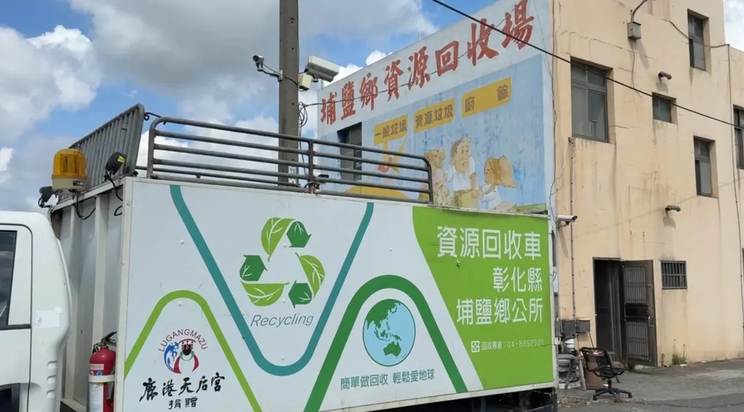 阿嬤的假牙不慎被家人當垃圾丟棄。（圖／中天新聞）