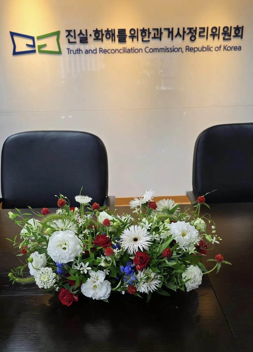 朴宣映在臉書表示已經為台灣訂購高價鮮花與伴手禮迎接，卻遭行政院臨時取消行程。（圖／朴宣映臉書）
