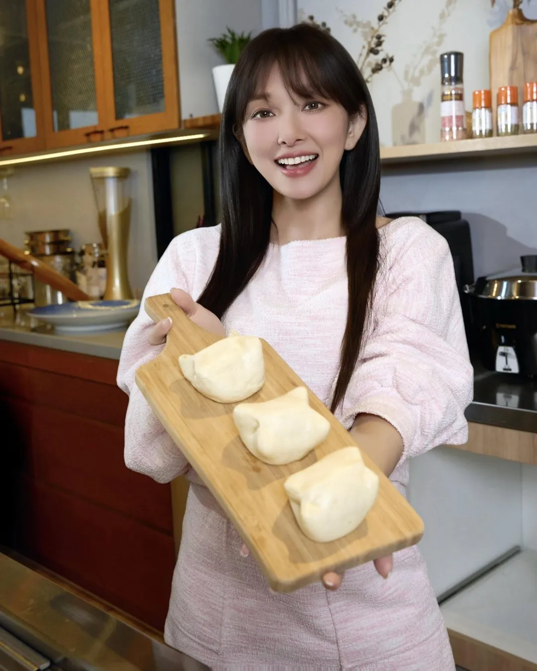 愛紗因子宮肌瘤動刀，前任細心照料重燃兩人愛火。（圖／翻攝FB 千田愛紗 Aisa Senda）